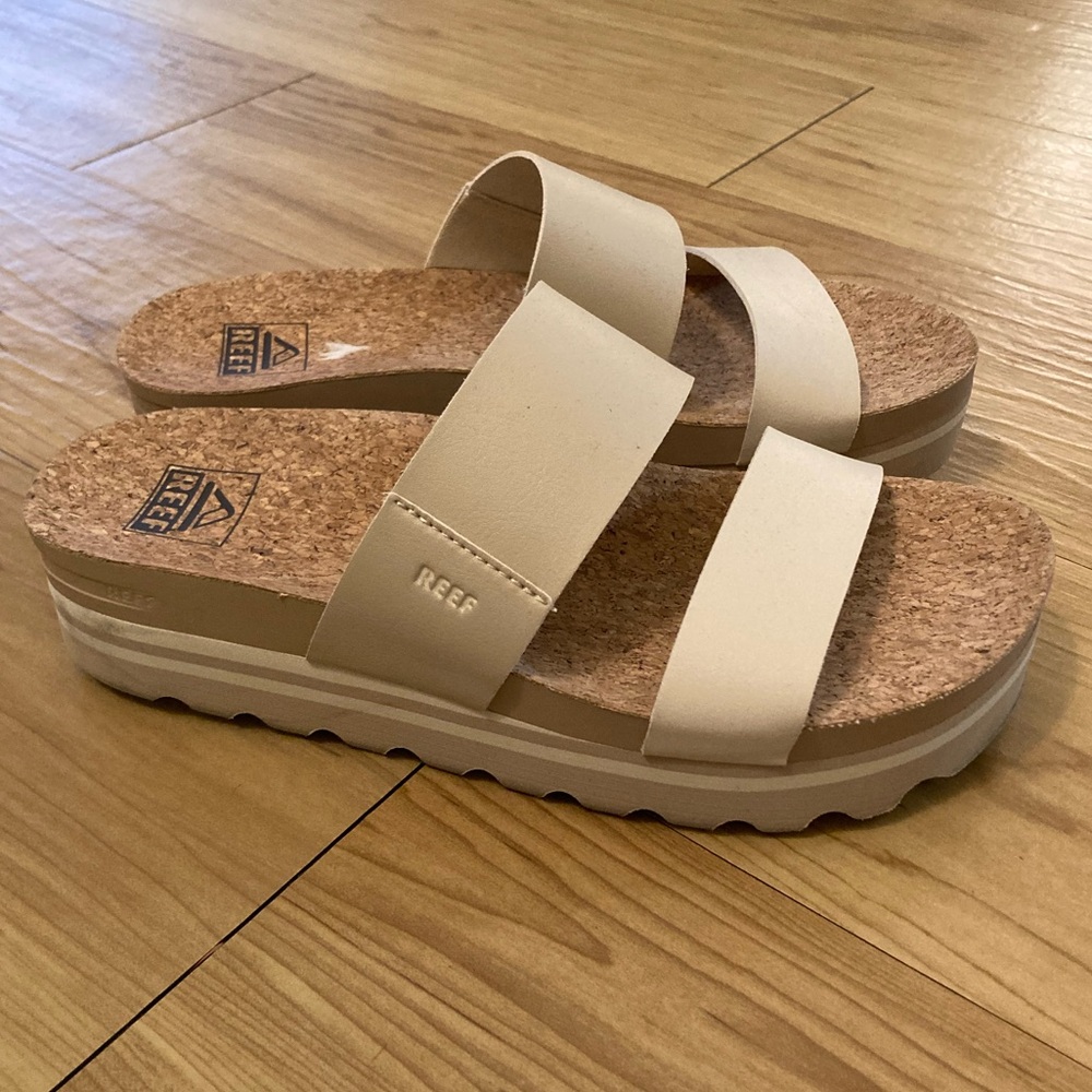 Reef Cushion Vista Hi Oasis Duo platform sandals - cream/tan - size 7 M - newer